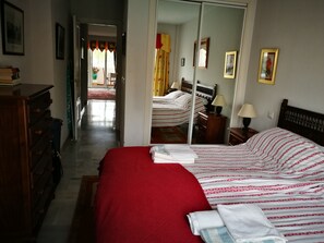 2 slaapkamers, een strijkplank/strijkijzer, wifi, beddengoed