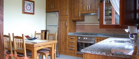 Réfrigérateur, micro-ondes, four, lave-vaisselle