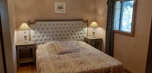 2 bedrooms, iron/ironing board, travel cot - Country Cottage / Gite - Vallon Pont D'Arc (Vallon-Pont-D'arc)