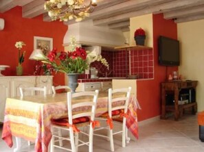 Dining - Country Cottage / Gite - Vallon Pont D'Arc (Vallon-Pont-D'arc)