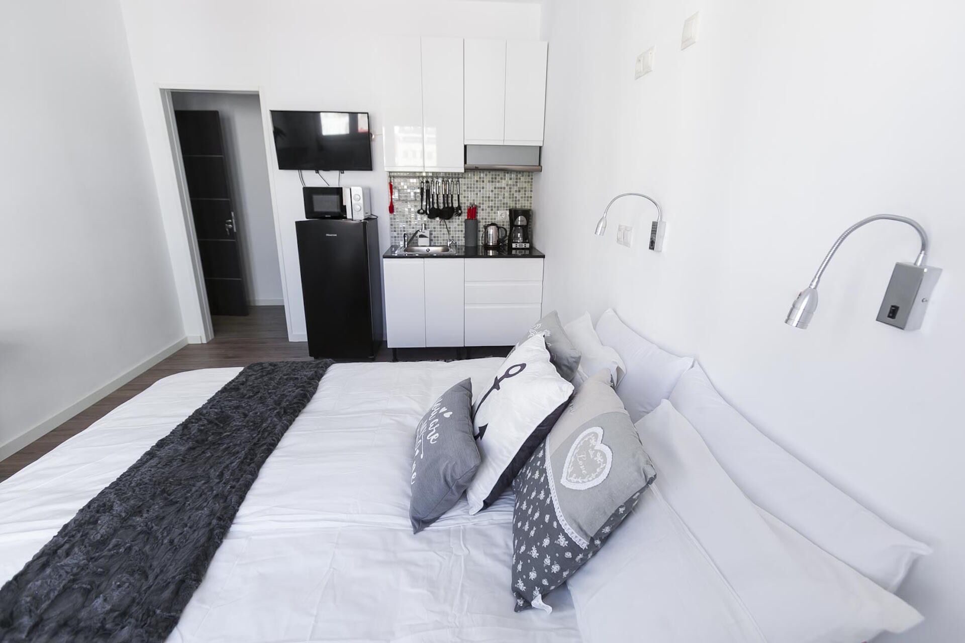 Adorable Urban Suites <br>[studio 20 square meters ]