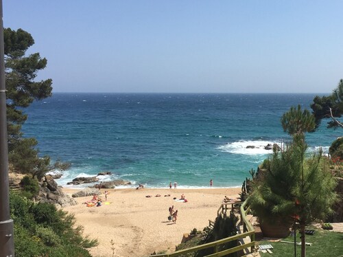 Omakotitalo, puutarha, 3 makuuhuonetta, 110m2, oma uima-allas, ranta 1400 m