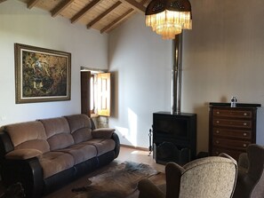 Smart TV - Casa das Bouças - Rustic house in a privileged location, in contact with nature. (Darque, Viana do Castelo)