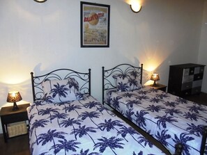 2 bedrooms, iron/ironing board, free WiFi, bed sheets