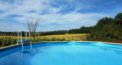 Characterful and Spacious 2 Bedroom Gite, Sleeps 4 with Dedicated Pool