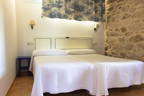 4 chambres, fer et planche à repasser, Wi-Fi, draps fournis