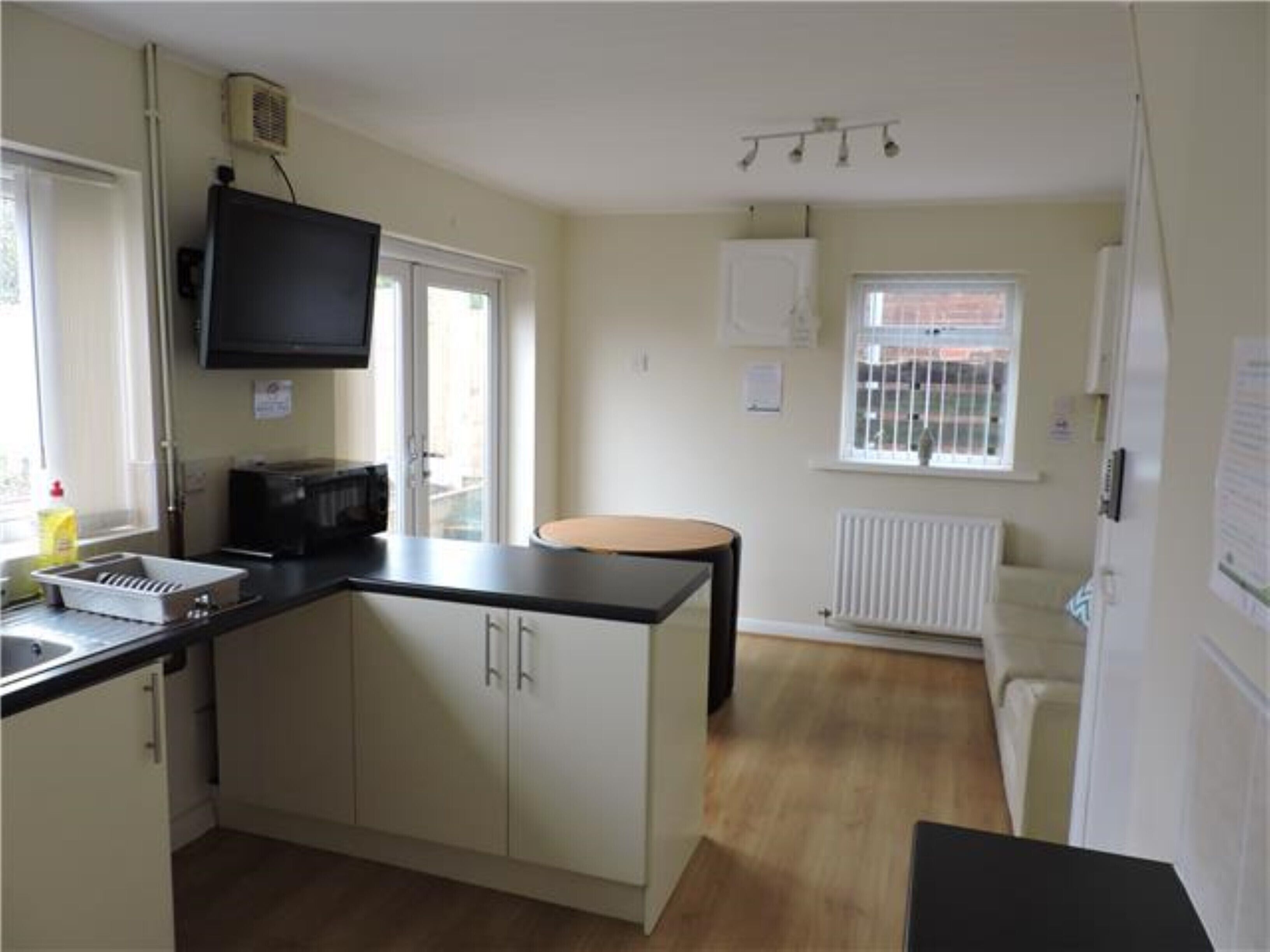 Hartshill – Private Double Bedroom with shared facilities