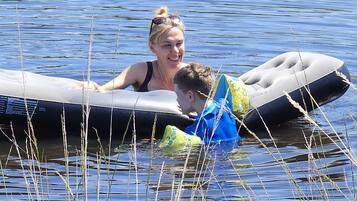 1 間睡房、書桌、床單