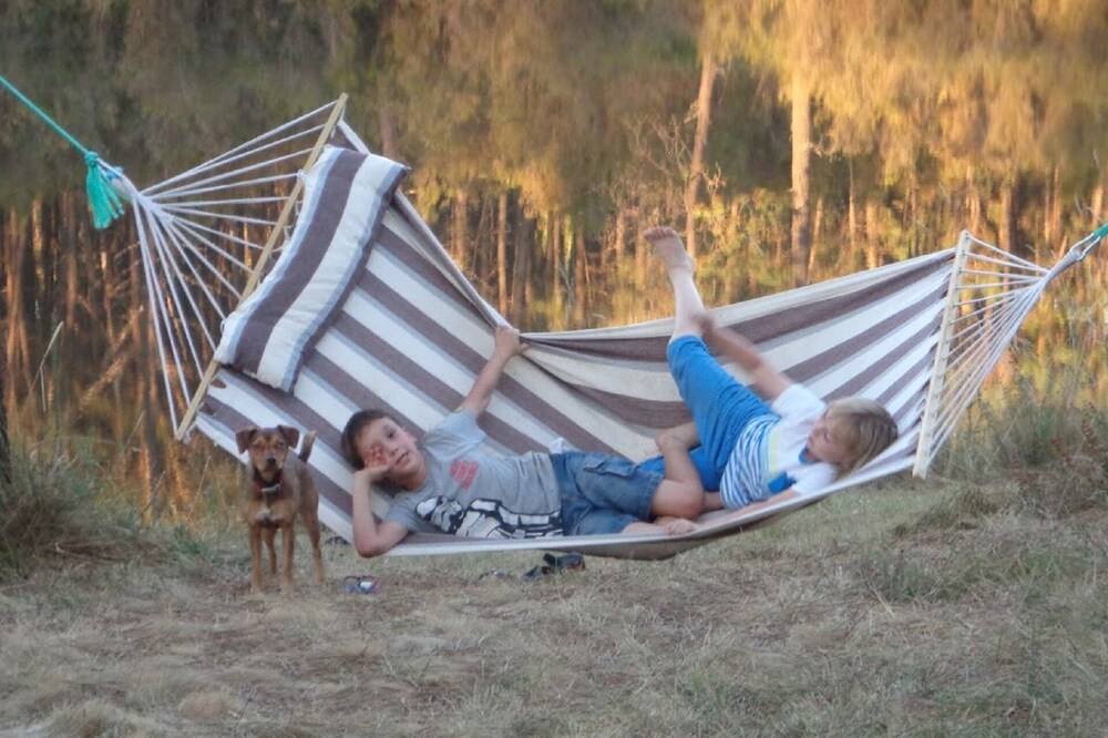 Go wild Cabin Camping & Fishing Private Lake & Forest. Dog Heaven !