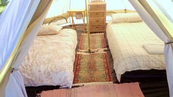 1 bedroom, desk, bed sheets