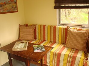 Interior - Go wild Cabin Camping & Fishing Private Lake & Forest. Dog Heaven ! (Saint-Vincent-Jalmoutiers)