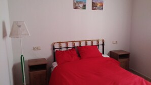 4 bedrooms, iron/ironing board, bed sheets - In ALDEA REAL, house ROSA (Aldea Real)