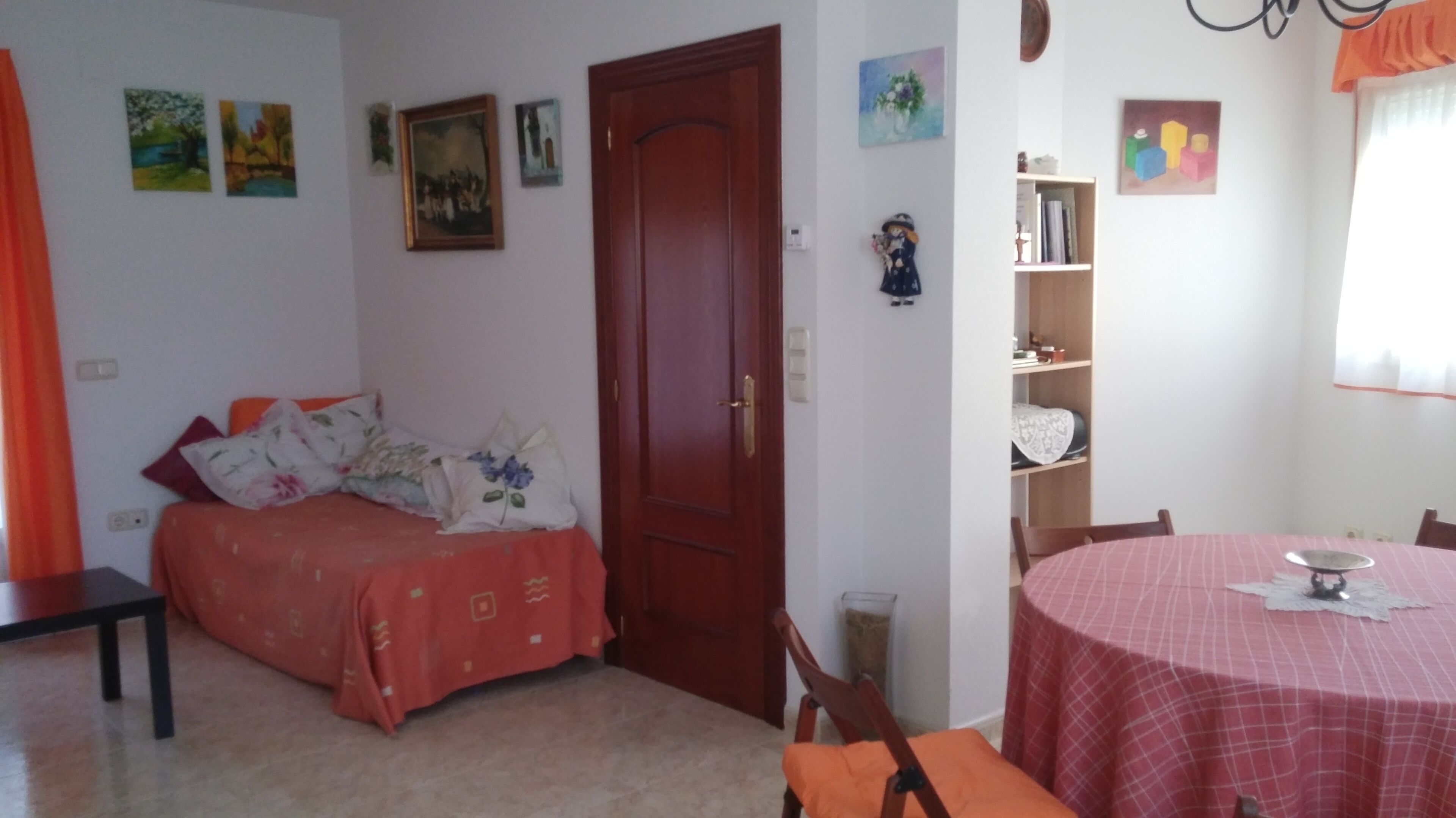 4 bedrooms, iron/ironing board, bed sheets