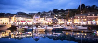 Apartamento de 4 estrellas con balcón e impresionantes vistas al mar a solo 200 metros de la playa