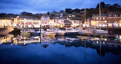 4 Star Apartment with Balcony & Stunning Sea Views just 200meters from the beach