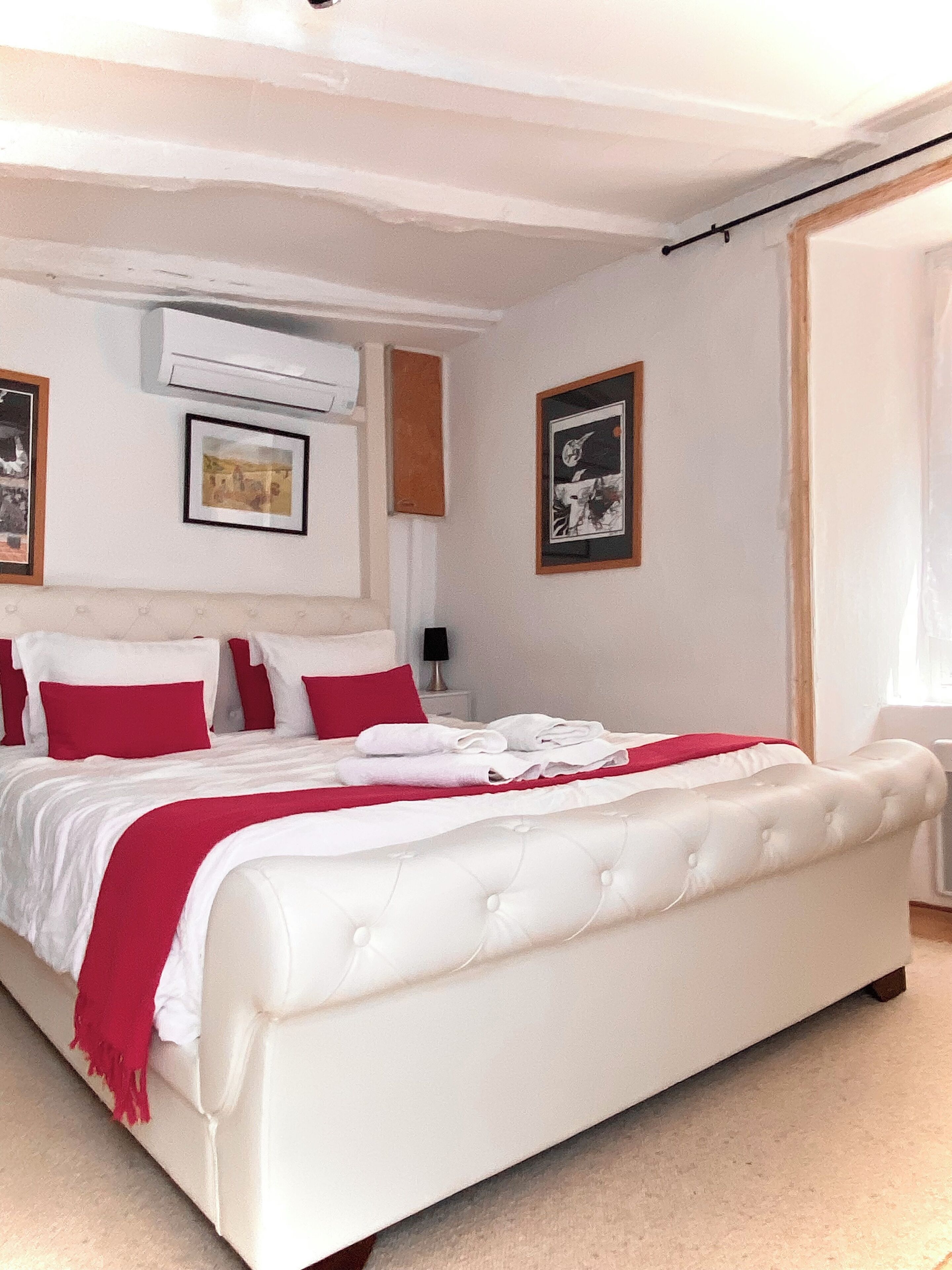 1 slaapkamer, een strijkplank/strijkijzer, gratis wifi, beddengoed