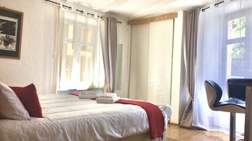 1 chambre, fer et planche Ă repasser, Wi-Fi gratuit, draps fournis