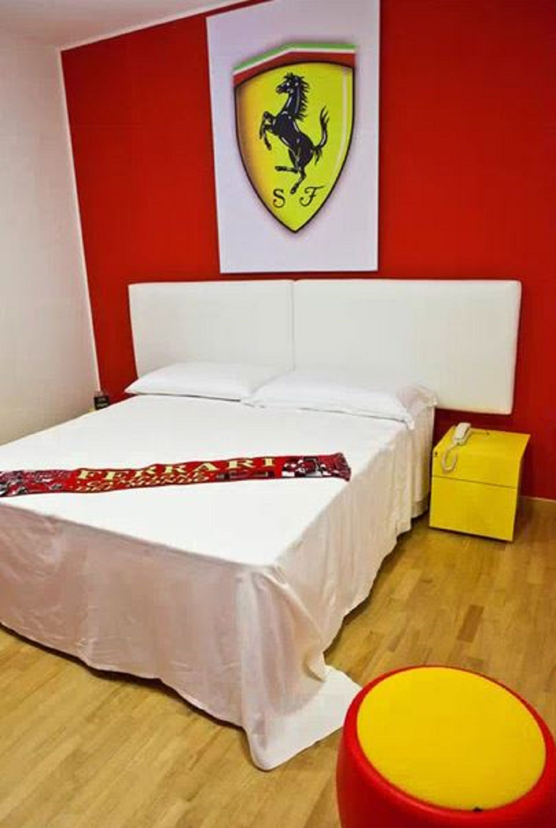 VILLA IMAGO CAMERA FERRARI