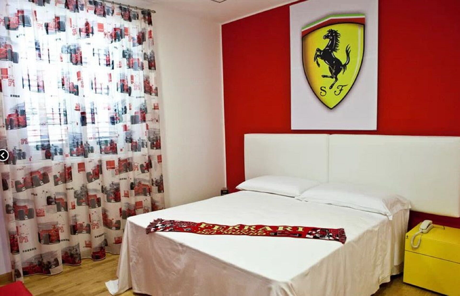 VILLA IMAGO CAMERA FERRARI