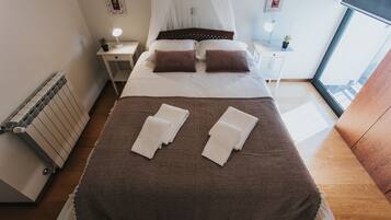 3 slaapkamers, een strijkplank/strijkijzer, wifi, beddengoed