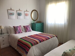 5 makuuhuonetta, vauvan matkasänky, ilmainen Wi-Fi, vuodevaatteet