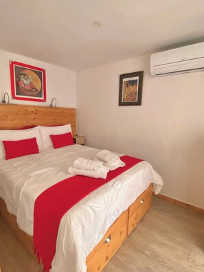 1 habitación, tabla de planchar con plancha, wifi gratis y ropa de cama 