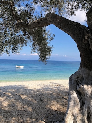 On the beach - Stunning & peaceful villa - fabulous pool and walk to beach. (Paxos Island, Corfu)