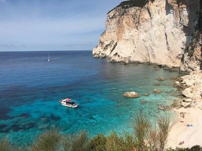 Stunning & peaceful villa - fabulous pool and walk to beach.