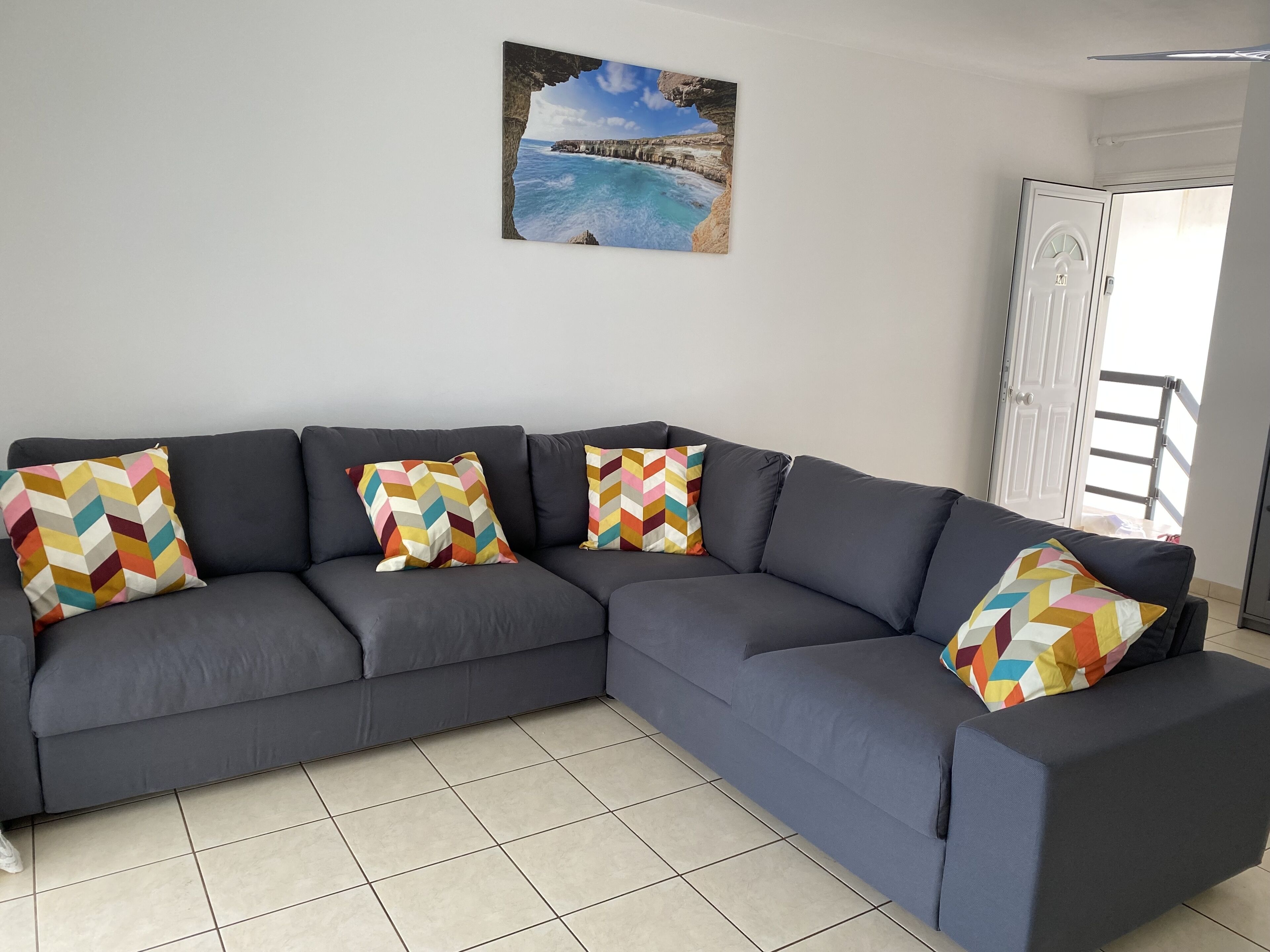 Televisie, videospelletjes, een dvd-speler en een filmbibliotheek