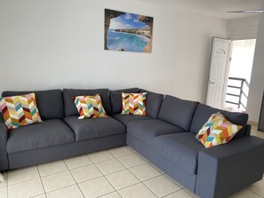 TV, video games, DVD player, video library - Luxiourous 2 Bed Penthouse apartment ⭐️TripAdvisor certificate of Excellence  (Kapparis)