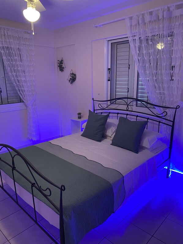 2 bedrooms, iron/ironing board, travel crib, WiFi - Luxiourous 2 Bed Penthouse apartment ⭐️TripAdvisor certificate of Excellence  (Kapparis)