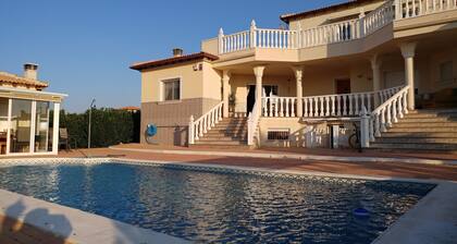 Villa for 8 people with private swimming pool