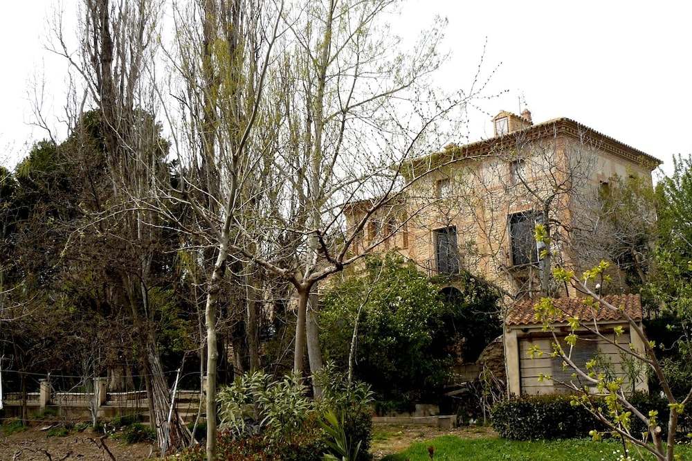 The Main House of Torre de Campos. Tranquility and in full Nature