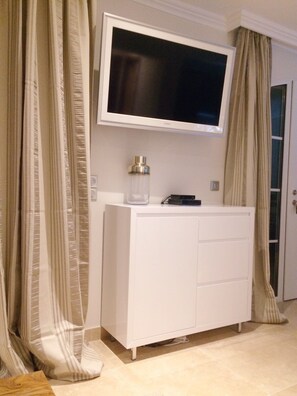 1 chambre, fer et planche Ă repasser, Wi-Fi, draps fournis