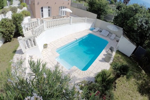Klimatisiertes Apartment mit eigenem Pool