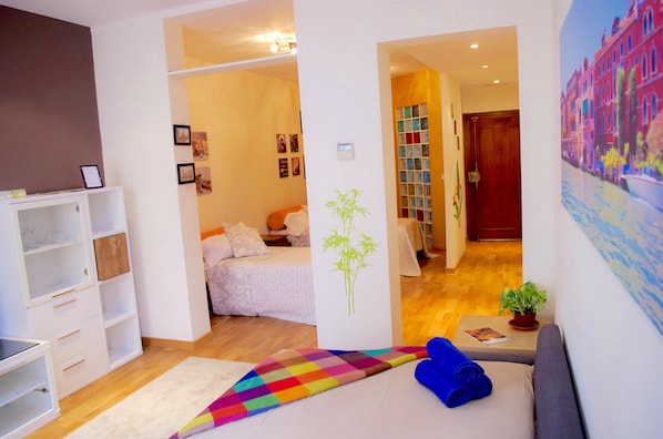 1 slaapkamer, een strijkplank/strijkijzer, reisbedje, gratis wifi
