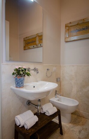 Hair dryer, towels - Elegant juniper suite with possibility of third bed (Montepulciano)