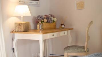 1 Schlafzimmer, Schreibtisch, Bügeleisen/Bügelbrett, kostenloses WLAN