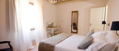 1 slaapkamer, een bureau, een strijkplank/strijkijzer, gratis wifi