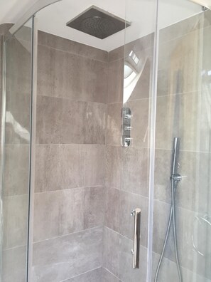 Bathtub, hair dryer, towels