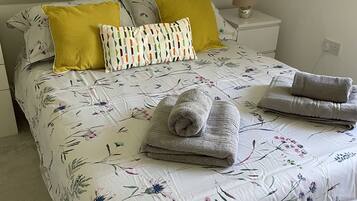 4 chambres, fer et planche à repasser, Wi-Fi, draps fournis