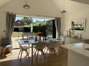 Dining - Country retreat for relaxation near Cotswolds, Stratford-upon-Avon and Malvern   (Pershore)