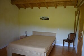 4 slaapkamers, een strijkplank/strijkijzer, gratis wifi