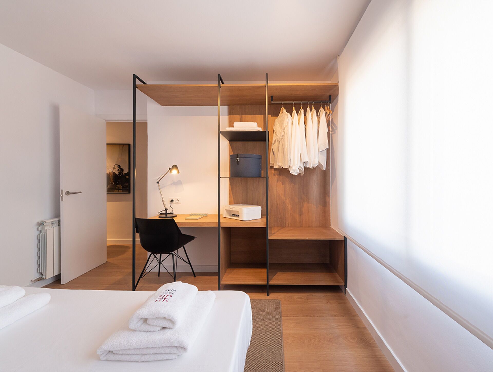 3 habitaciones, insonorización y tabla de planchar con plancha 