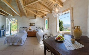 3 soverom, strykejern/-brett, reiseseng for barn og wi-fi (inkludert)