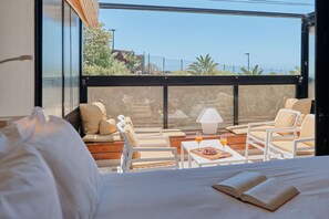 2 chambres, coffres-forts dans les chambres, fer et planche à repasser