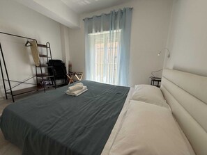 2 bedrooms, iron/ironing board, travel cot, free WiFi - Family House B Sea Side (letojanni)