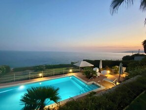 Outdoor pool - Seafront villa with stunning views, private access to the sea, pool, WI Fi  (Siracusa)