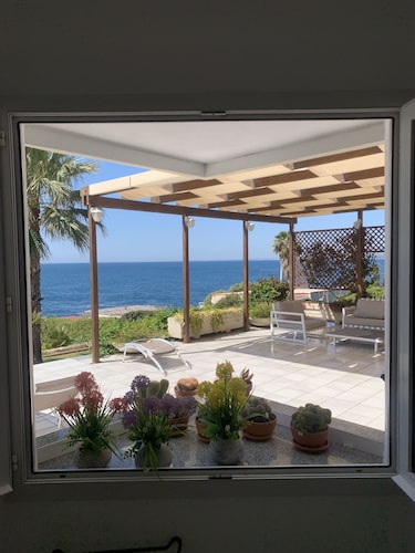 Seafront villa with stunning views, private access to the sea, pool, WI Fi 