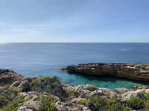 On the beach, sun loungers - Seafront villa with stunning views, private access to the sea, pool, WI Fi  (Siracusa)